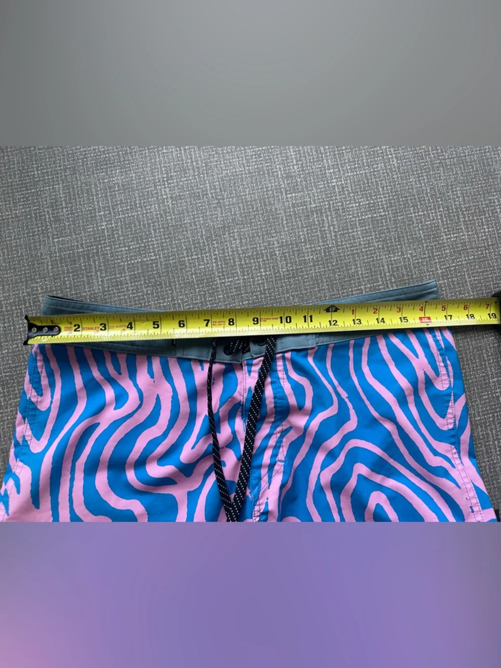 Quiksilver Men’s Size 32 SurfSilk Board Shorts Pink‎ Blue Zebra Swim Trunks